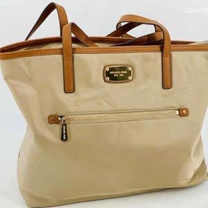 Michel Kors Tan Tote - PERFECT FOR SPRING!